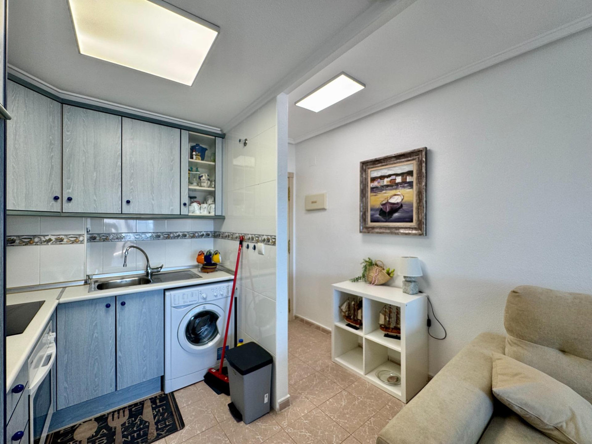 Se vende Apartamento Planta Media de 2 dormitorios en Costa Blanca, Alicante, España