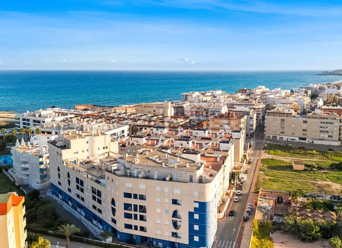 Se vende Apartamento Planta Media de 2 dormitorios en Costa Blanca, Alicante, España