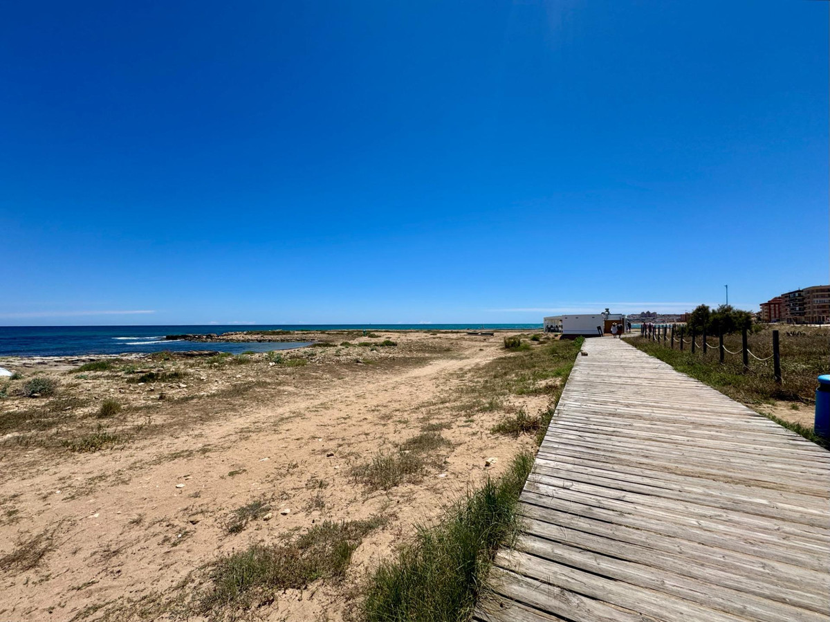 Se vende Apartamento Planta Media de 2 dormitorios en Costa Blanca, Alicante, España