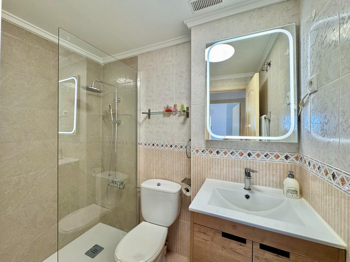 Se vende Apartamento Planta Media de 2 dormitorios en Costa Blanca, Alicante, España
