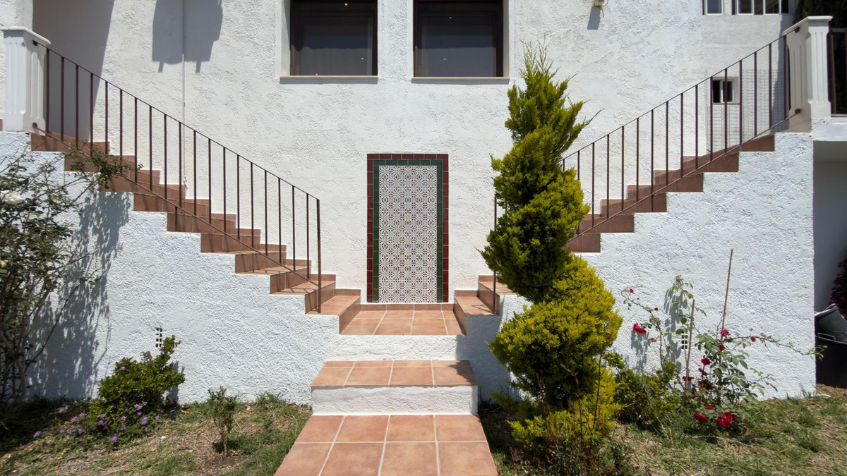 5 Bed Townhouse for sale in Altea Costa Blanca, Alicante, Spain