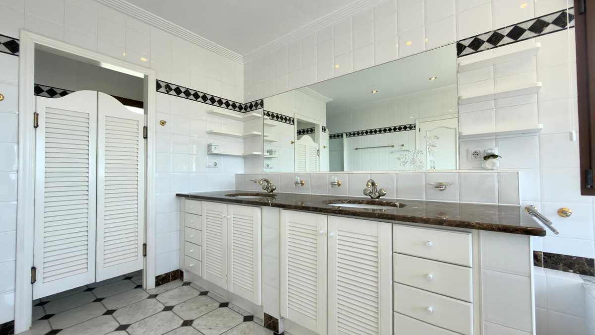5 Bed Townhouse for sale in Altea Costa Blanca, Alicante, Spain