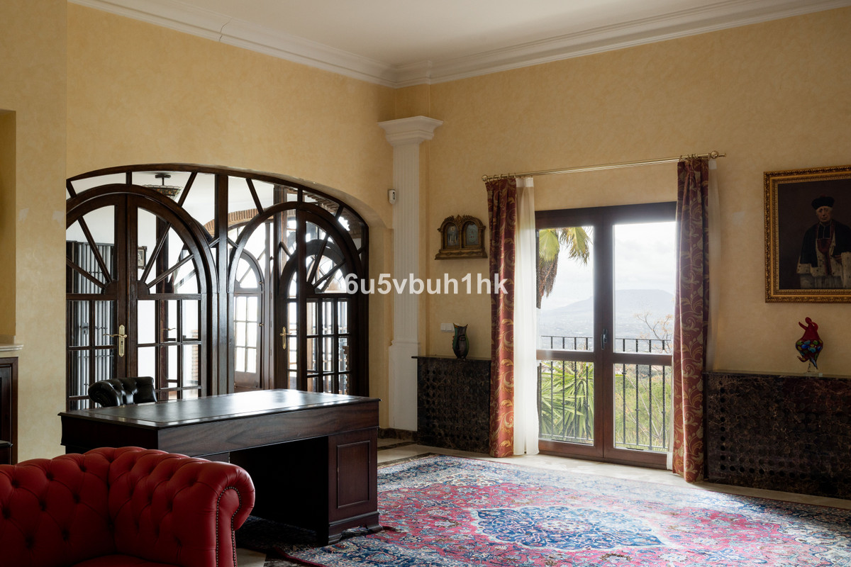 13 Bed Townhouse for sale in Alhaurín El Grande Costa Del Sol, Málaga, Spain