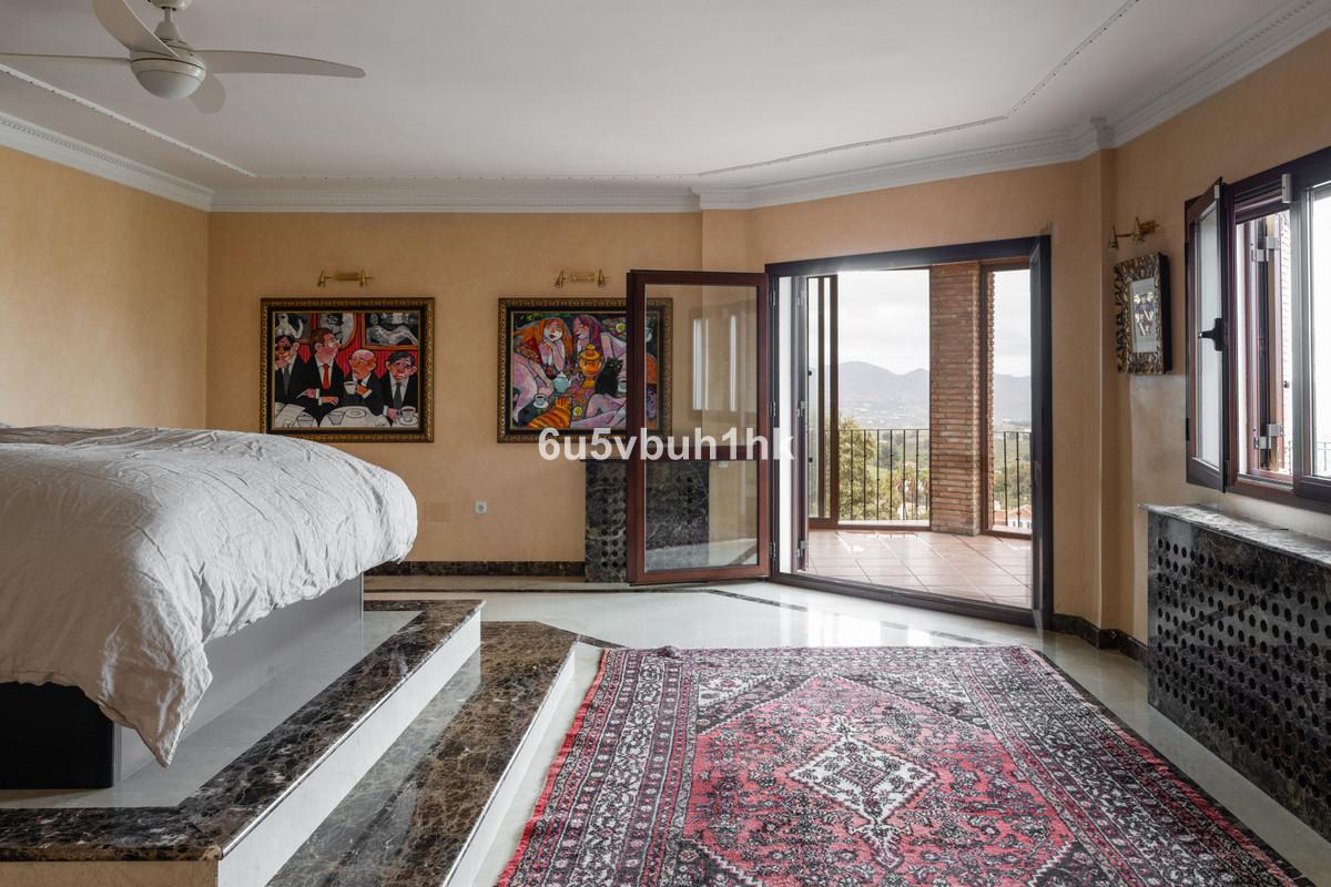 13 Bed Townhouse for sale in Alhaurín El Grande Costa Del Sol, Málaga, Spain