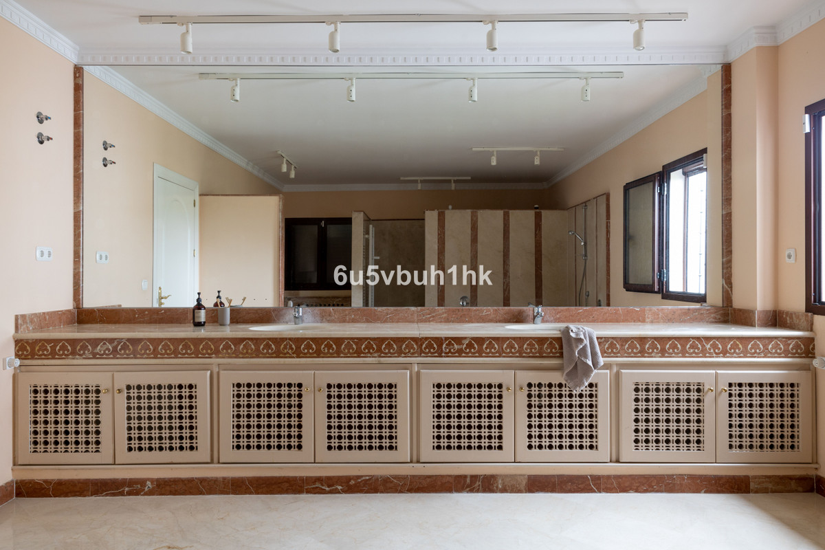 13 Bed Townhouse for sale in Alhaurín El Grande Costa Del Sol, Málaga, Spain