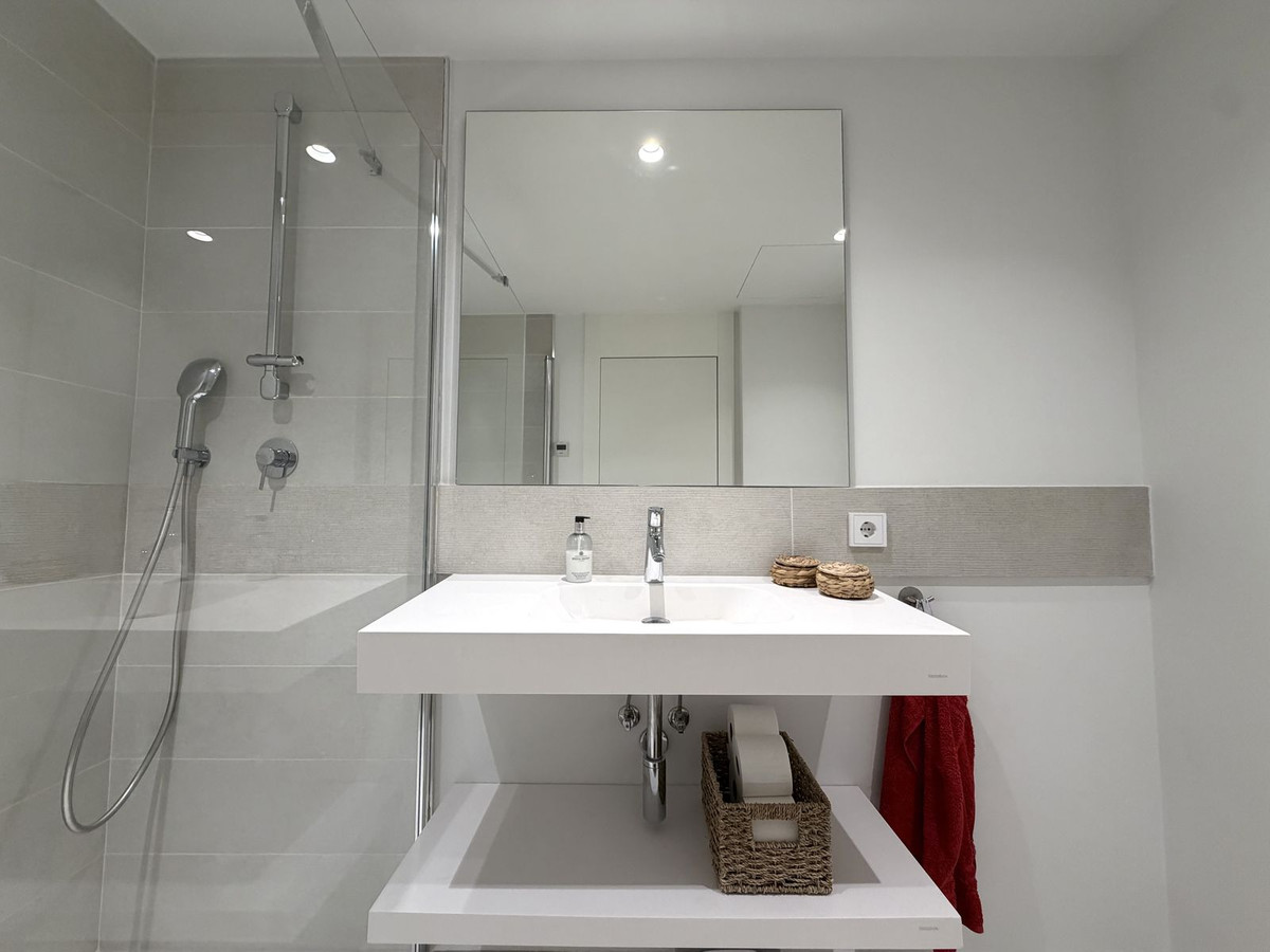 3 Bed Apartment for sale in Fuengirola Costa Del Sol, Málaga, Spain