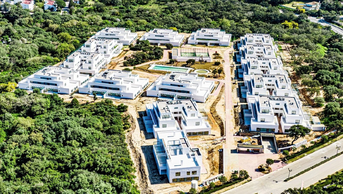 Se vende Apartamento Planta Media de 5 dormitorios en Costa Del Sol, Cadiz, España