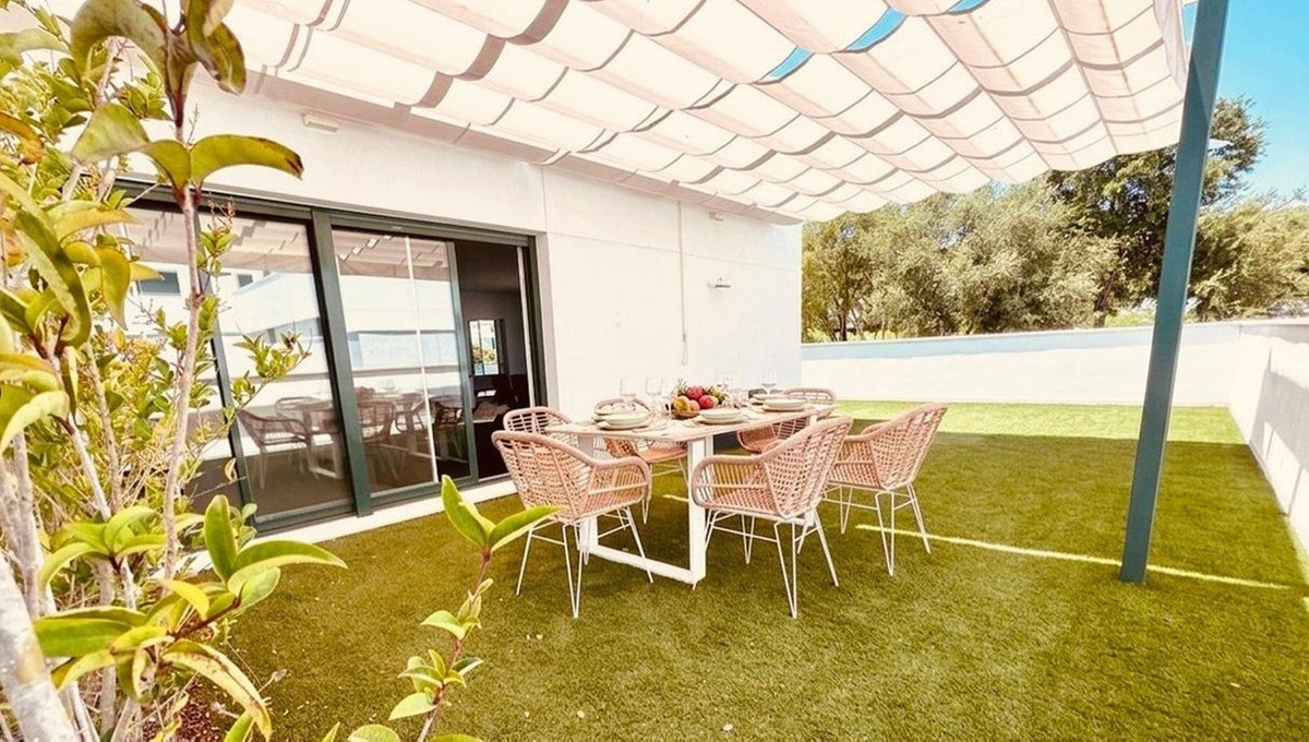 Se vende Apartamento Planta Media de 5 dormitorios en Costa Del Sol, Cadiz, España