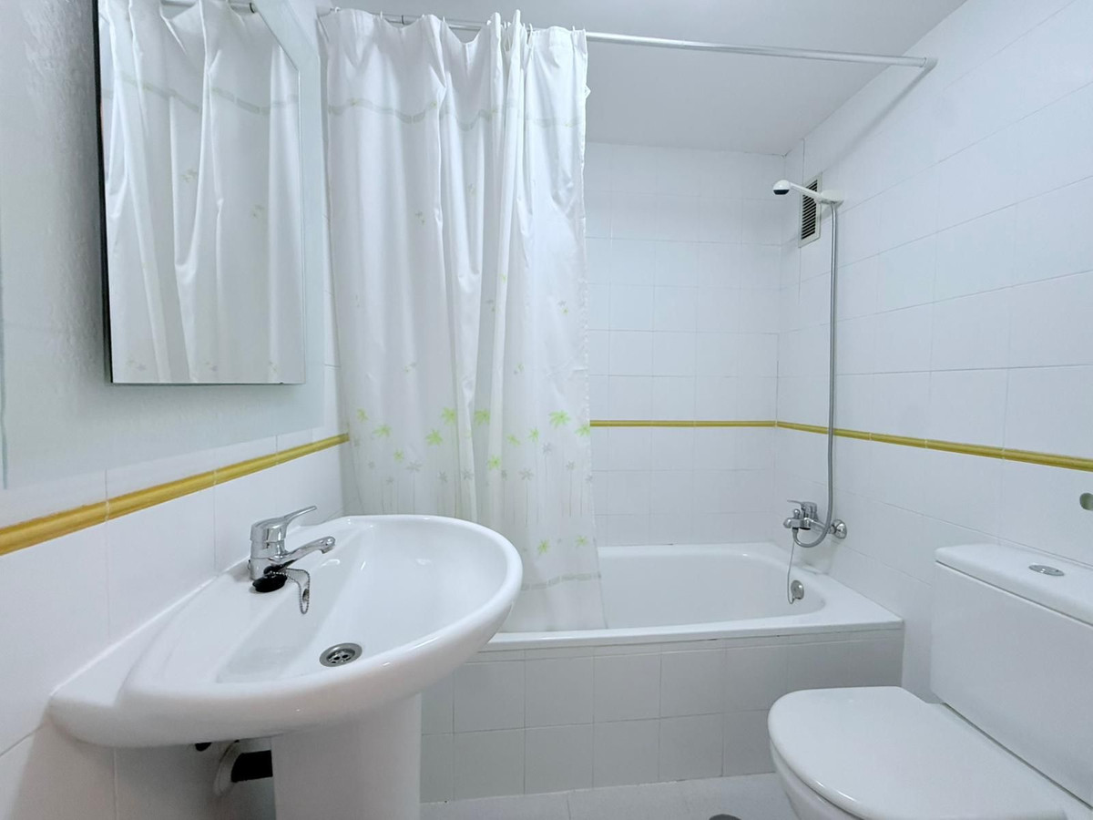 2 Bed Apartment for sale in Estepona Costa Del Sol, Málaga, Spain