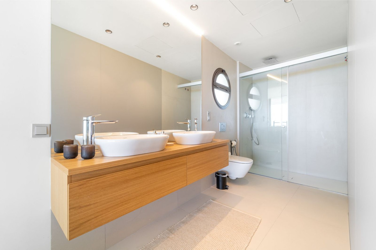 2 Bed Apartment for sale in Fuengirola Costa Del Sol, Málaga, Spain