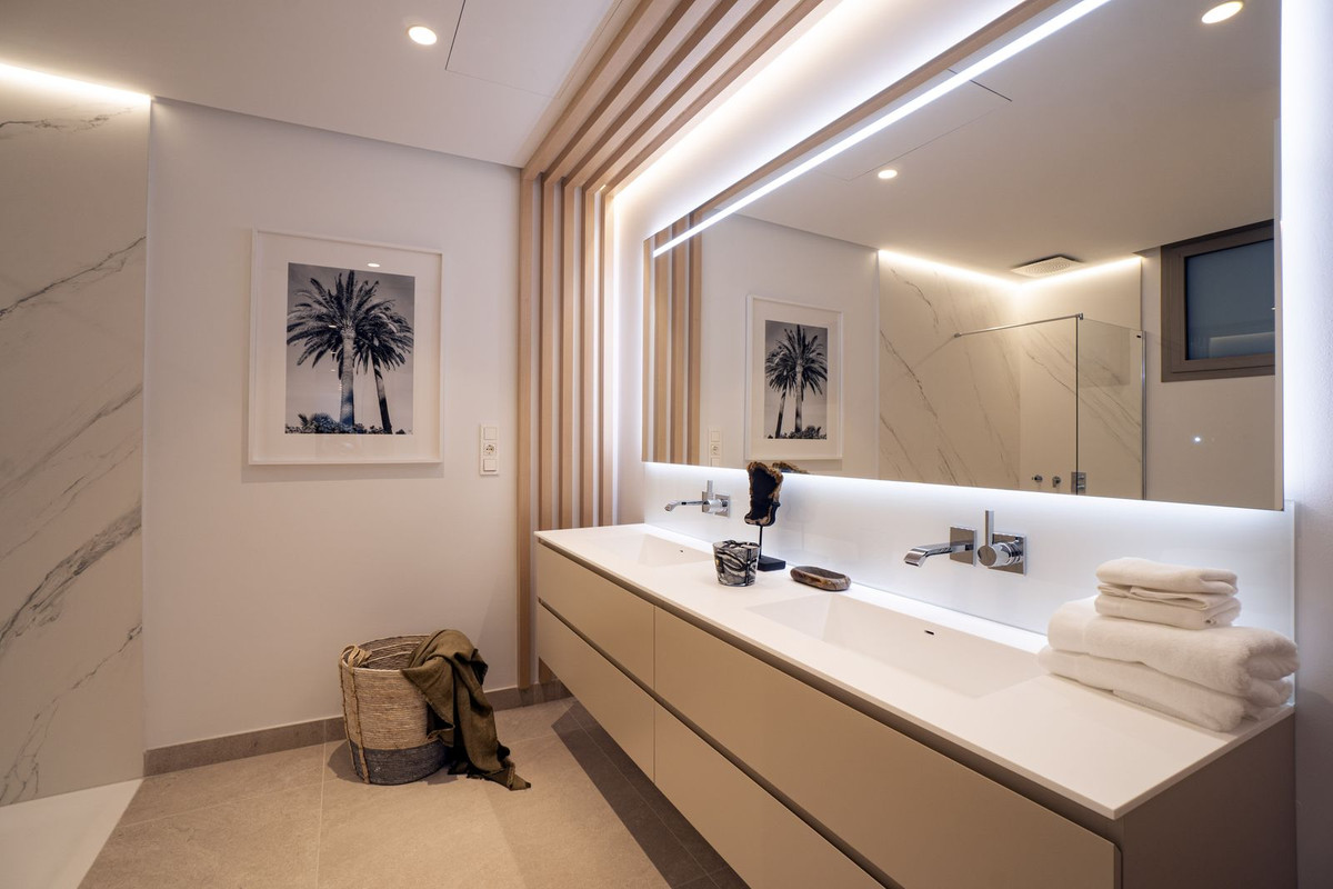 3 Bed Apartment for sale in La Quinta Costa Del Sol, Málaga, Spain