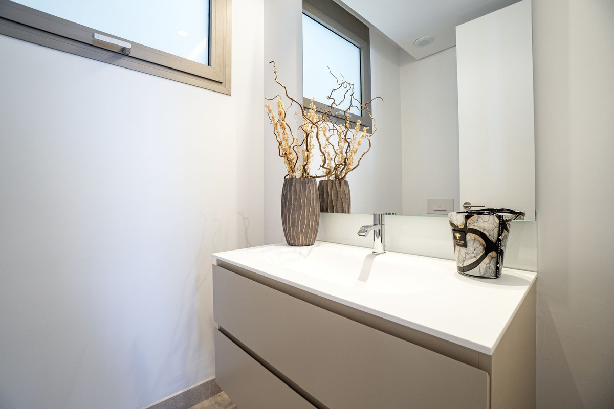 3 Bed Apartment for sale in La Quinta Costa Del Sol, Málaga, Spain