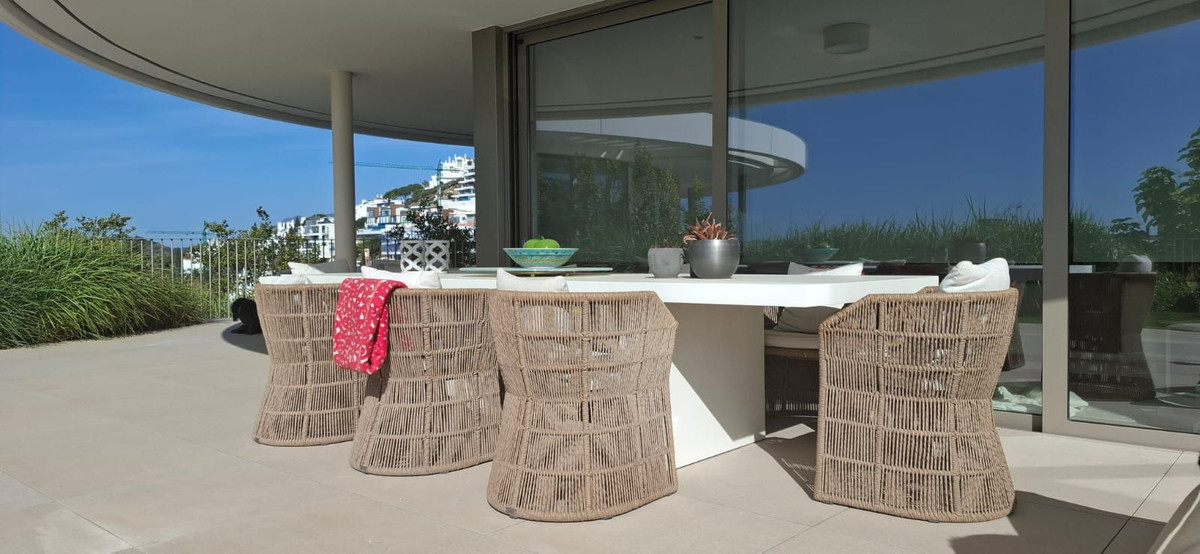 3 Bed Apartment for sale in La Quinta Costa Del Sol, Málaga, Spain