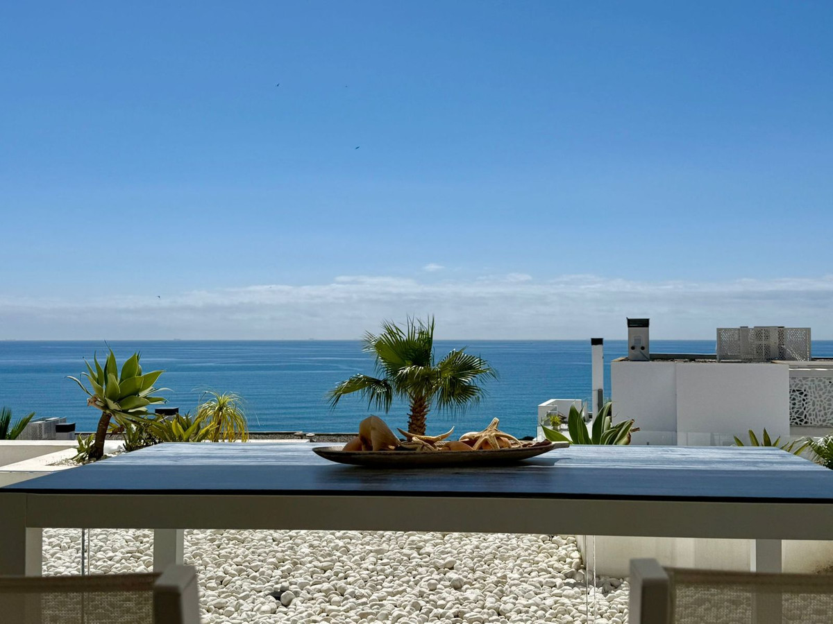 2 Bed Apartment for sale in La Alcaidesa Costa Del Sol, Cádiz, Spain