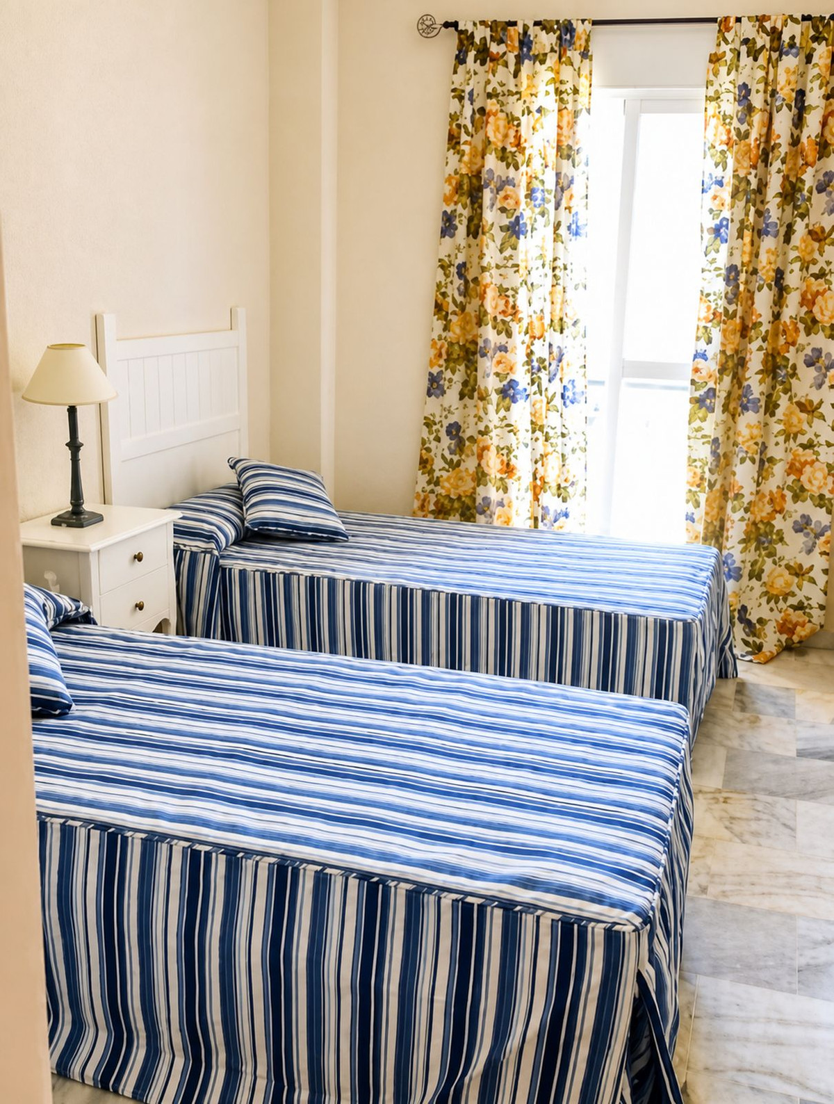 Se vende Apartamento Planta Media de 2 dormitorios en Costa Del Sol, Málaga, España