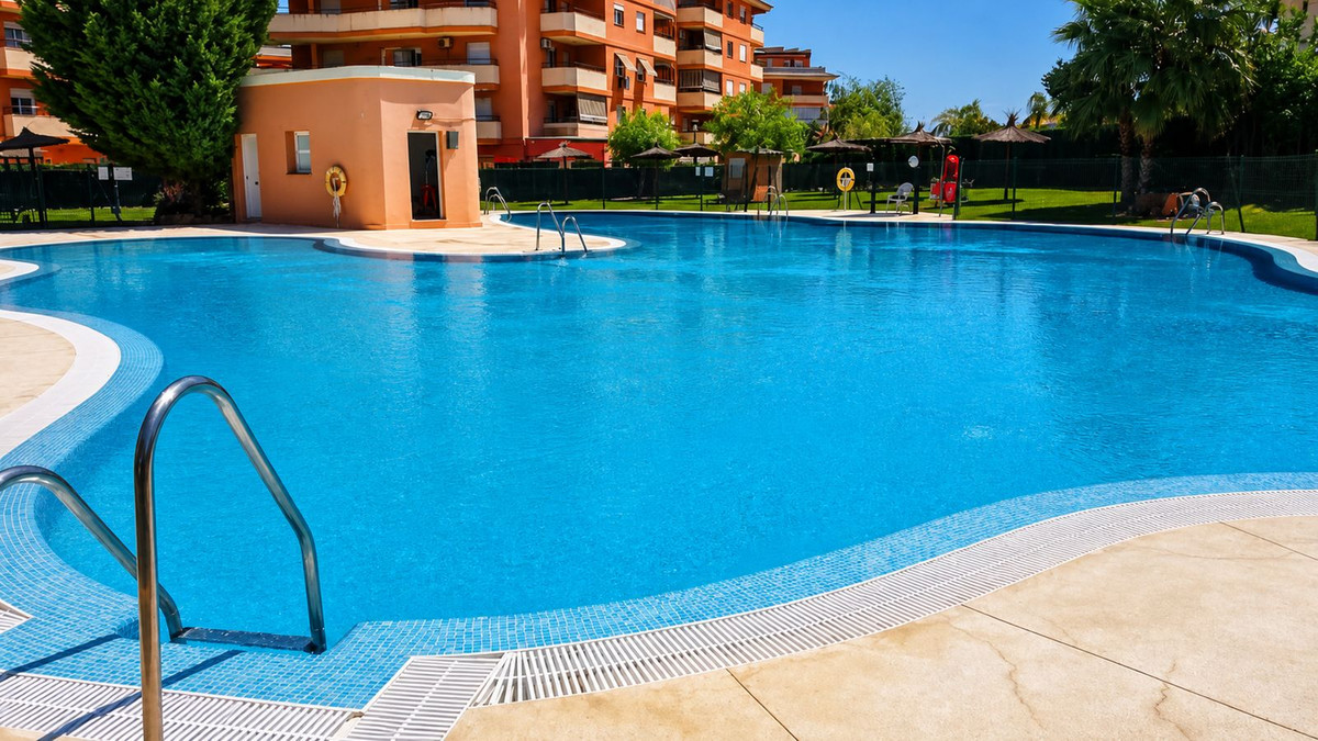 Se vende Apartamento Planta Media de 2 dormitorios en Costa Del Sol, Málaga, España