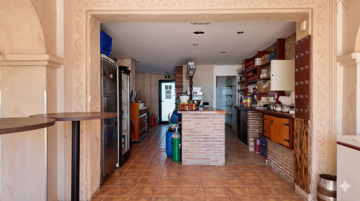Commercial unit for sale in La Duquesa Costa Del Sol, Málaga, Spain