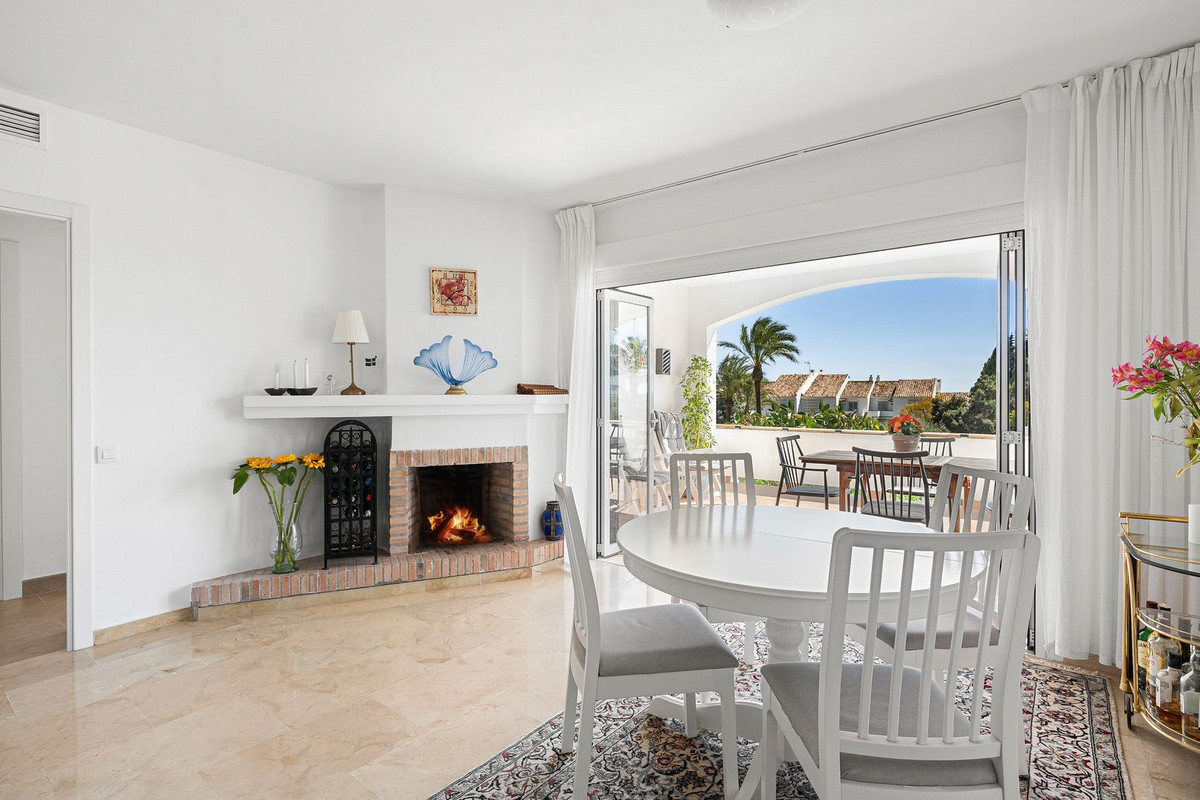 2 Bed Apartment for sale in Nueva Andalucía Costa Del Sol, Málaga, Spain