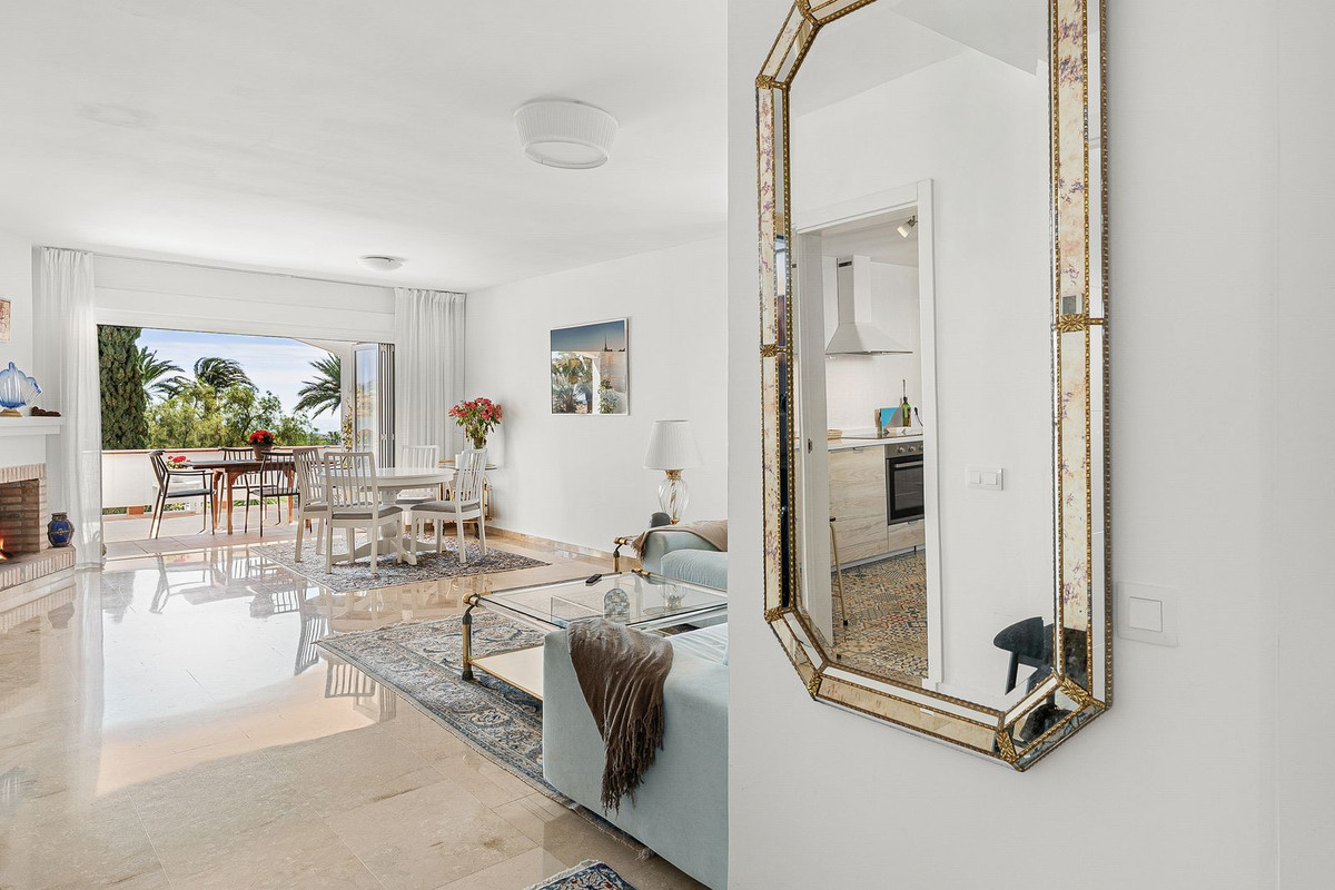 2 Bed Apartment for sale in Nueva Andalucía Costa Del Sol, Málaga, Spain