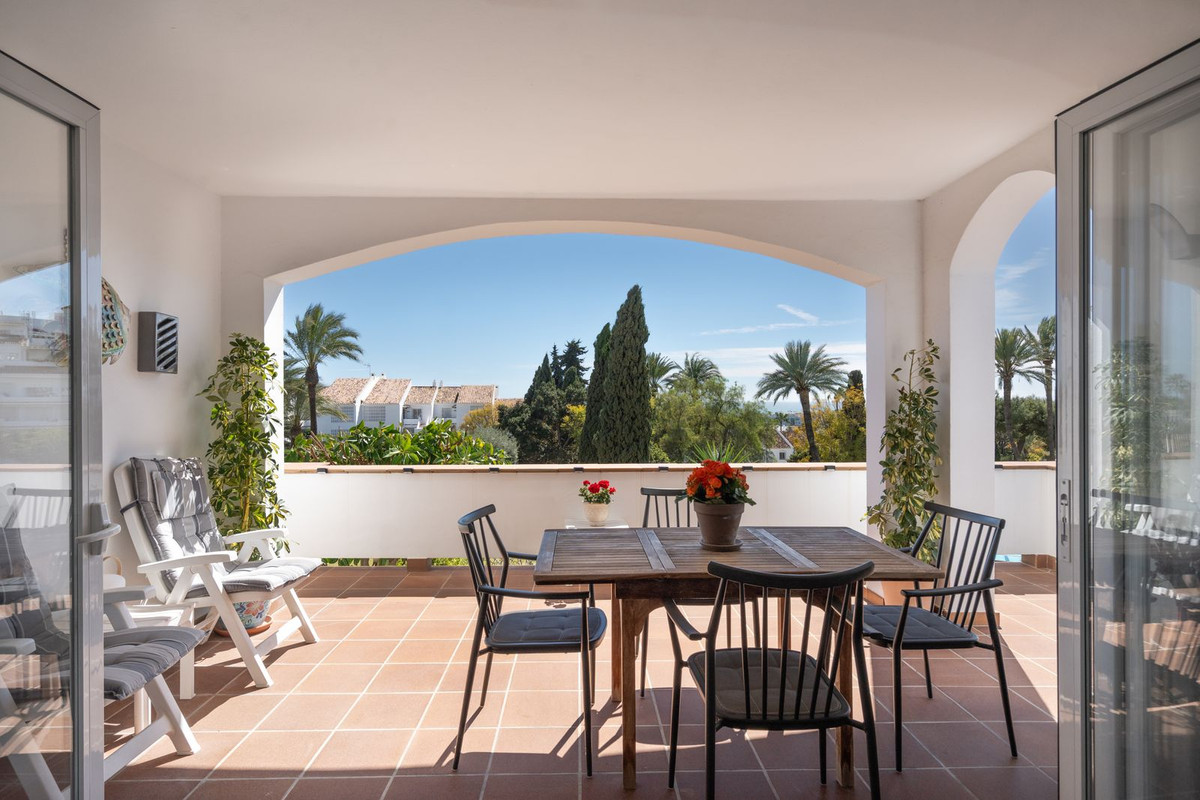 2 Bed Apartment for sale in Nueva Andalucía Costa Del Sol, Málaga, Spain