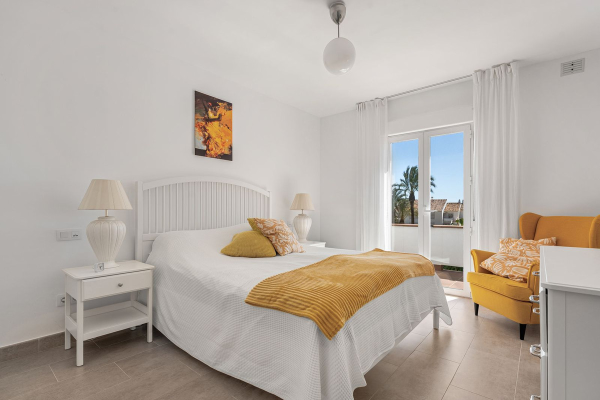 2 Bed Apartment for sale in Nueva Andalucía Costa Del Sol, Málaga, Spain