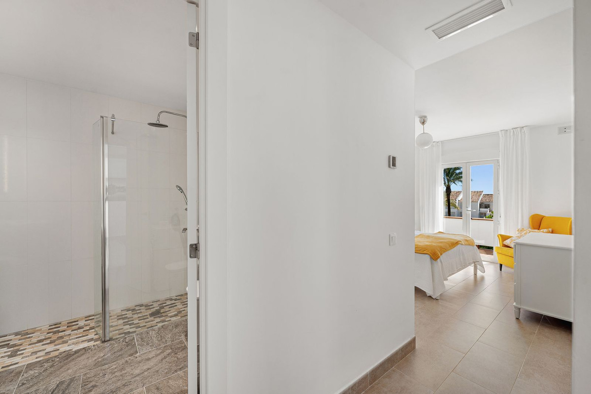 2 Bed Apartment for sale in Nueva Andalucía Costa Del Sol, Málaga, Spain