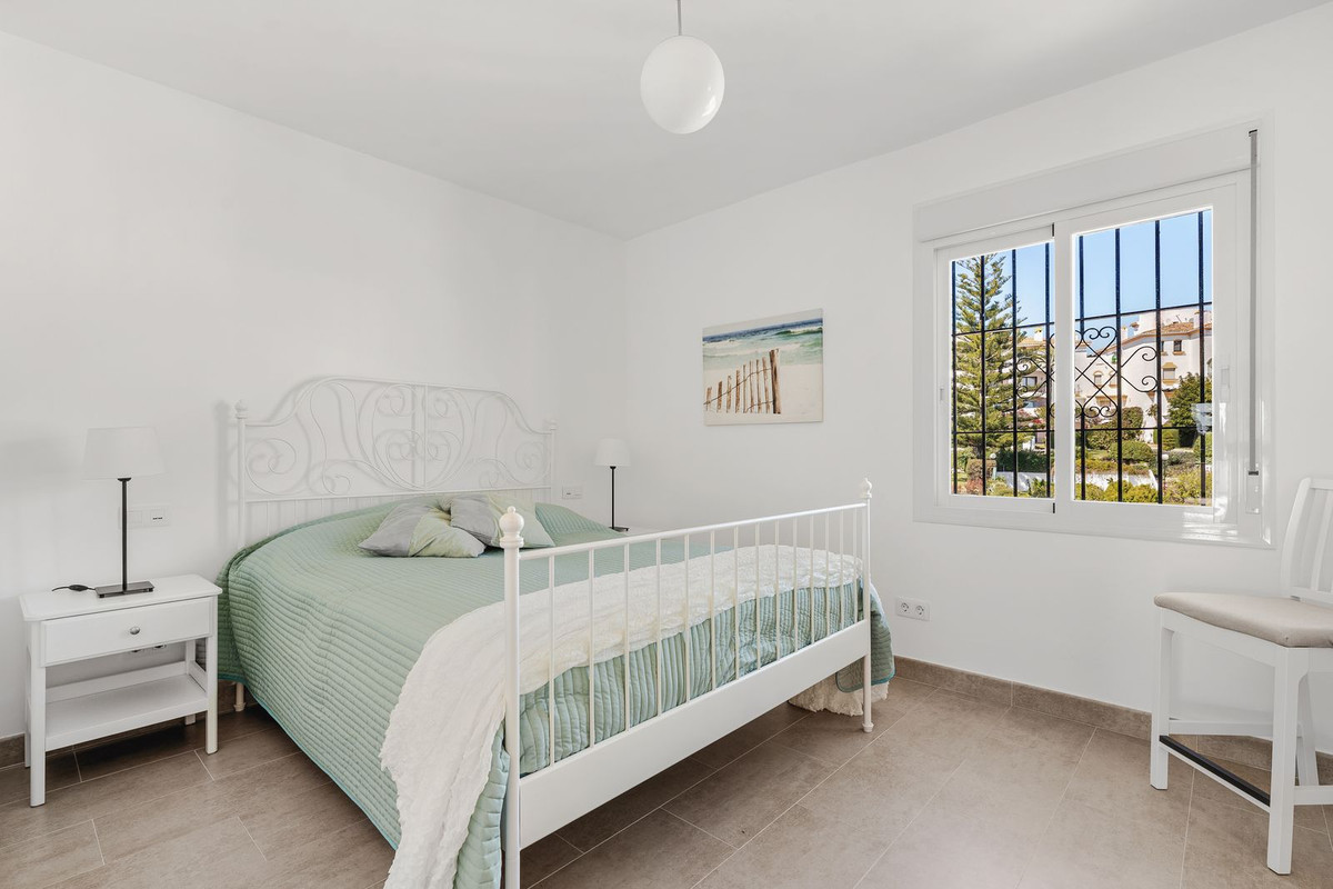 2 Bed Apartment for sale in Nueva Andalucía Costa Del Sol, Málaga, Spain