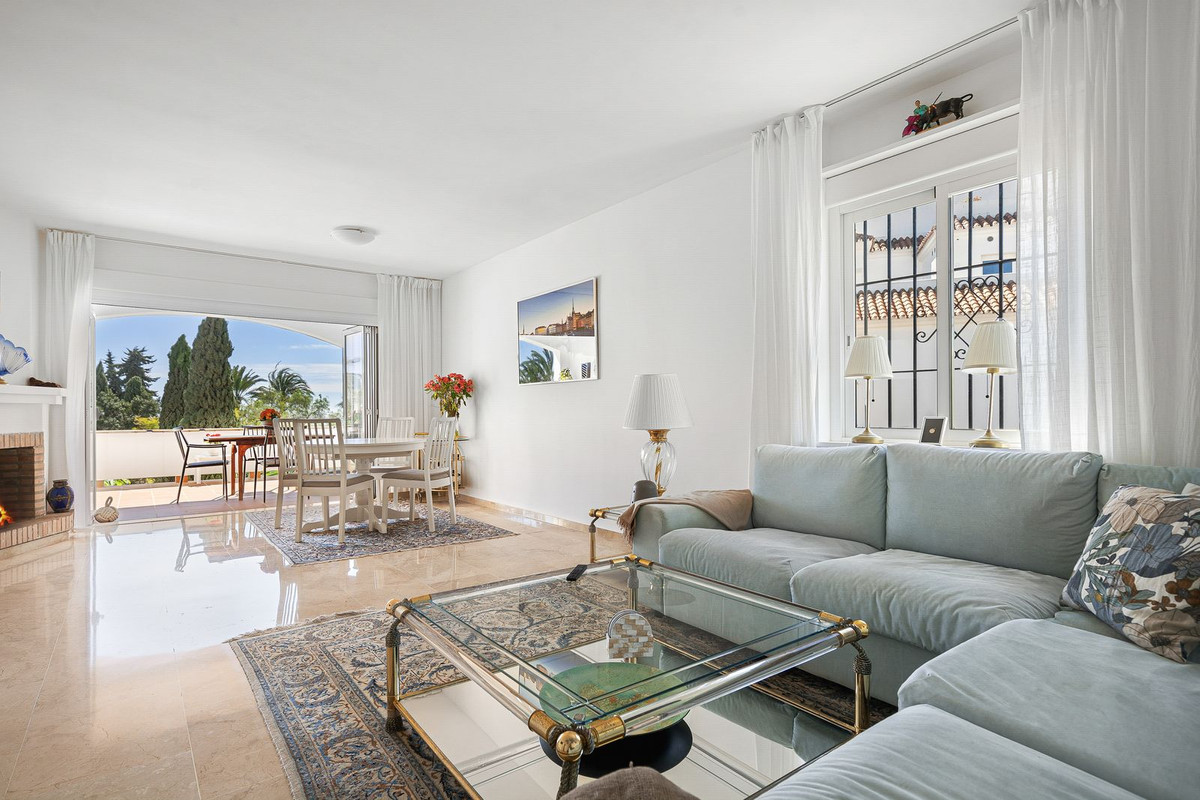 2 Bed Apartment for sale in Nueva Andalucía Costa Del Sol, Málaga, Spain