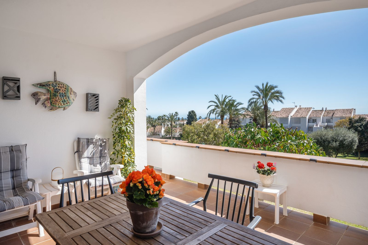 2 Bed Apartment for sale in Nueva Andalucía Costa Del Sol, Málaga, Spain
