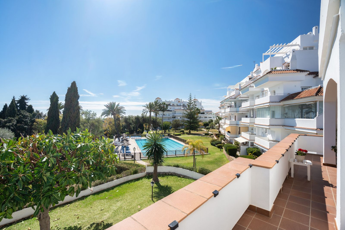 2 Bed Apartment for sale in Nueva Andalucía Costa Del Sol, Málaga, Spain