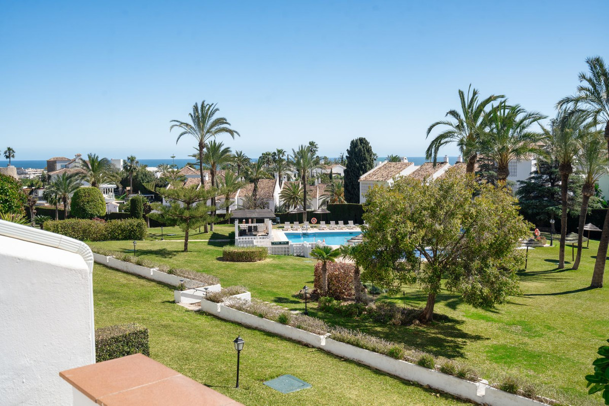 2 Bed Apartment for sale in Nueva Andalucía Costa Del Sol, Málaga, Spain