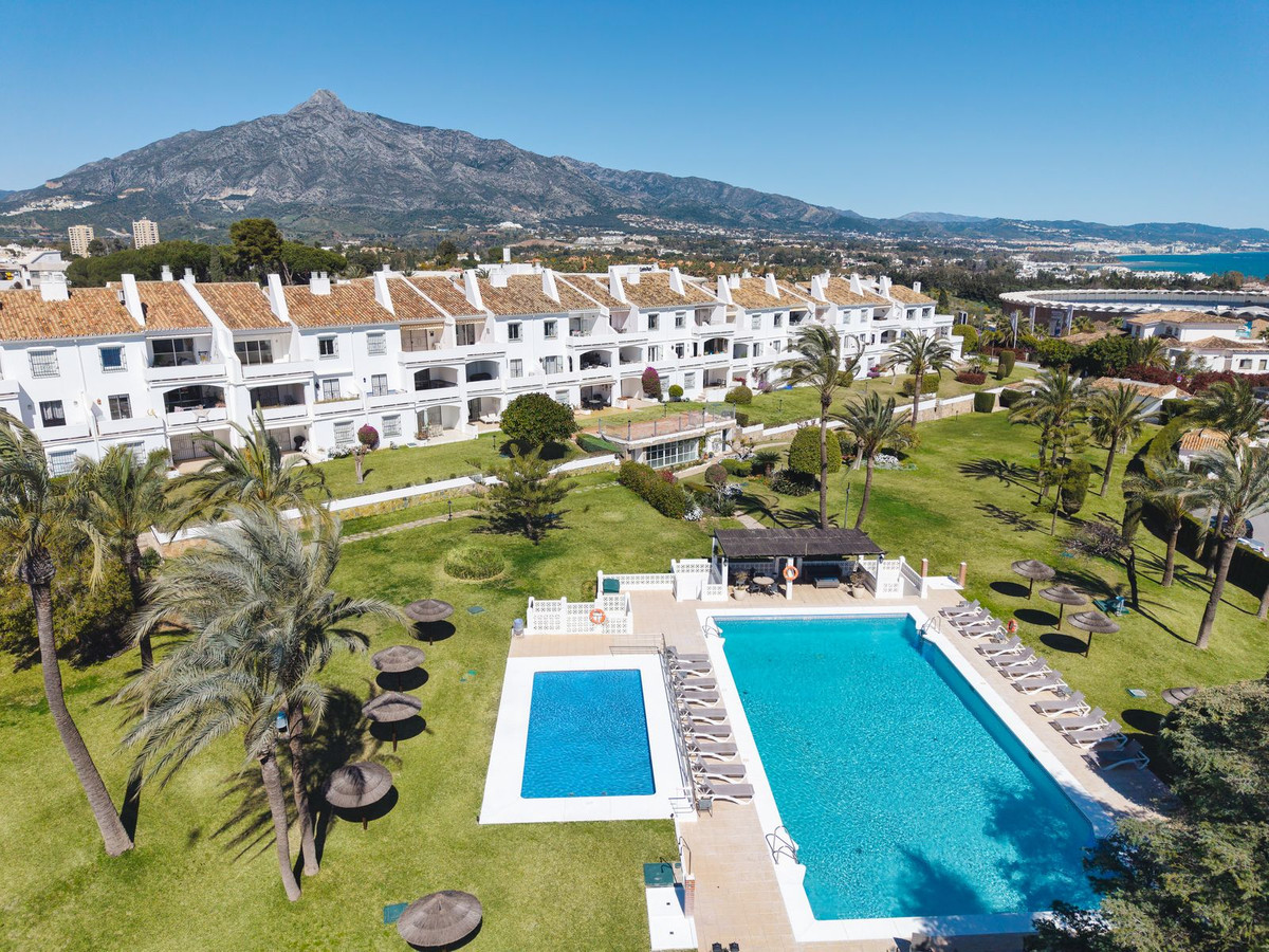 2 Bed Apartment for sale in Nueva Andalucía Costa Del Sol, Málaga, Spain