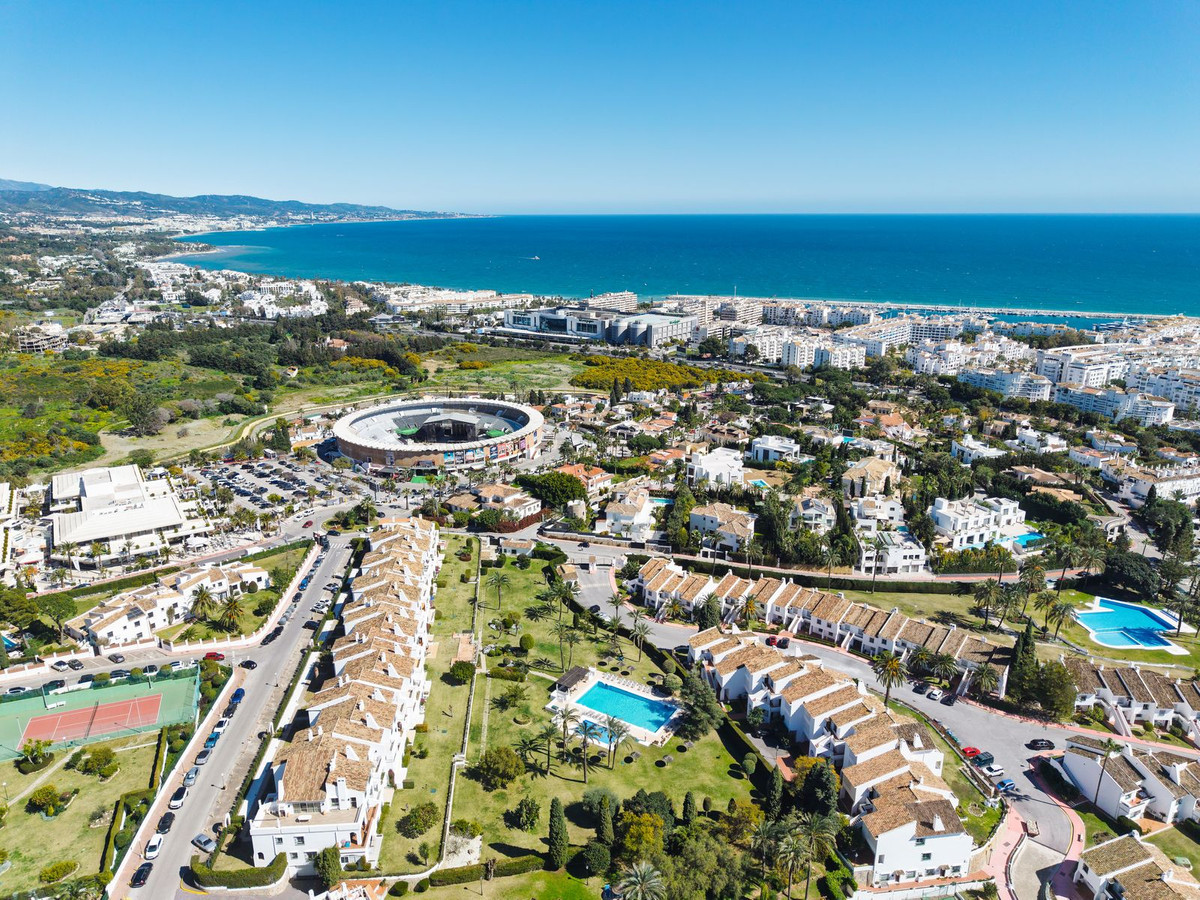 2 Bed Apartment for sale in Nueva Andalucía Costa Del Sol, Málaga, Spain