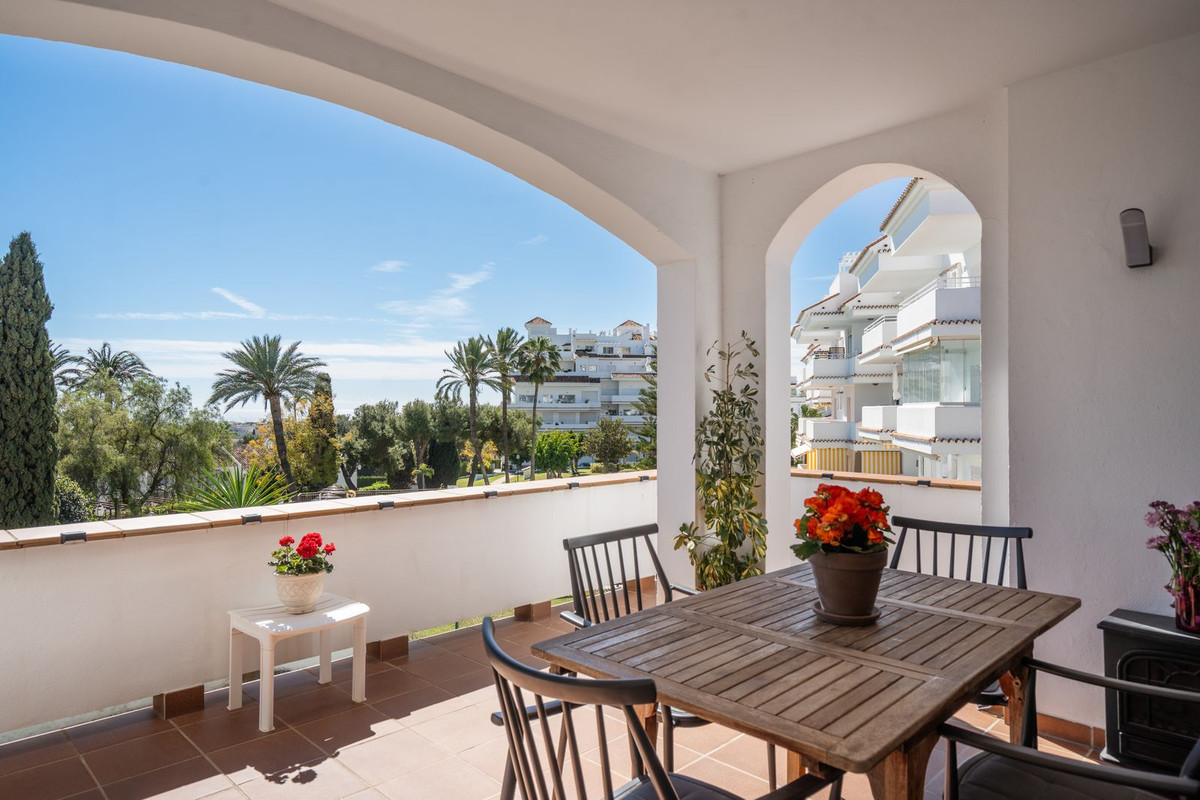 2 Bed Apartment for sale in Nueva Andalucía Costa Del Sol, Málaga, Spain