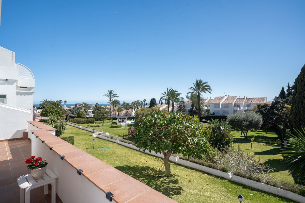 2 Bed Apartment for sale in Nueva Andalucía Costa Del Sol, Málaga, Spain