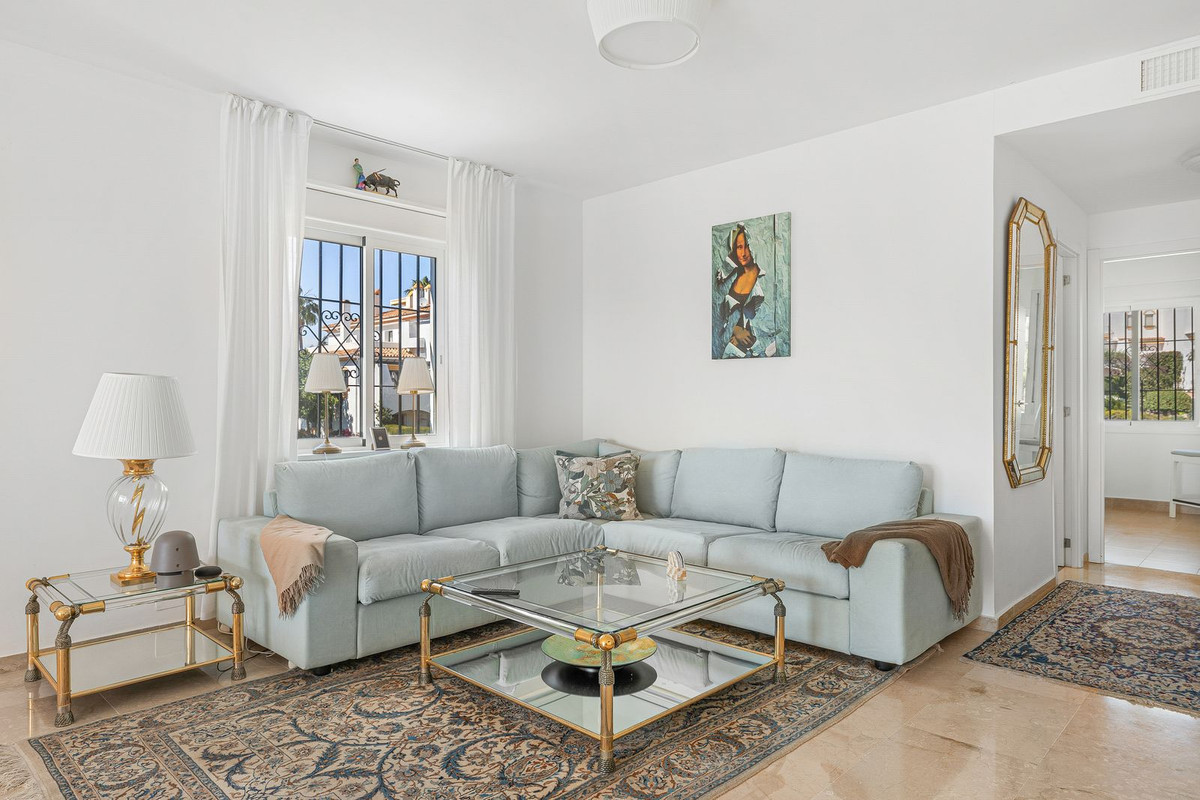 2 Bed Apartment for sale in Nueva Andalucía Costa Del Sol, Málaga, Spain