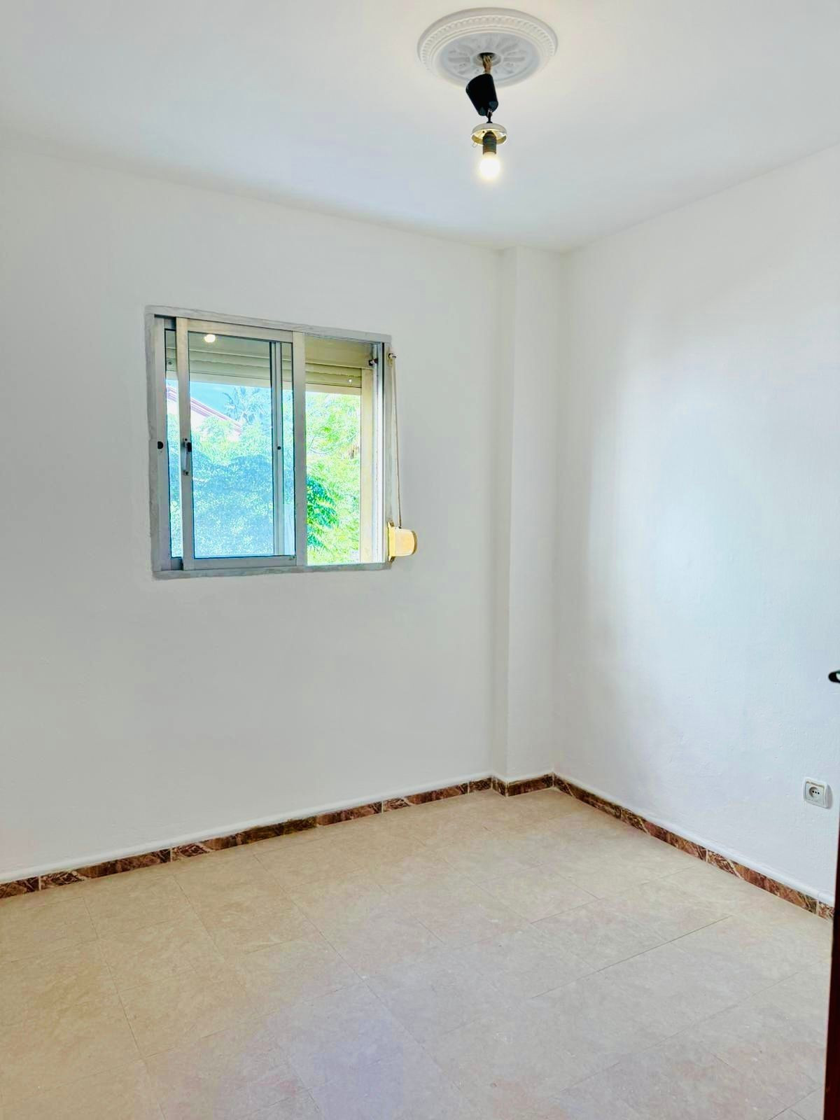 Se vende Apartamento Planta Media de 3 dormitorios en Costa Del Sol, Málaga, España