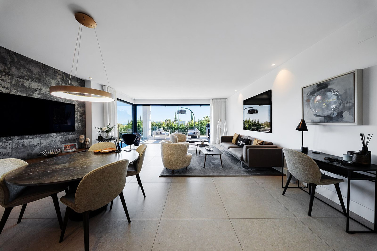 2 Bed Apartment for sale in La Quinta Costa Del Sol, Málaga, Spain