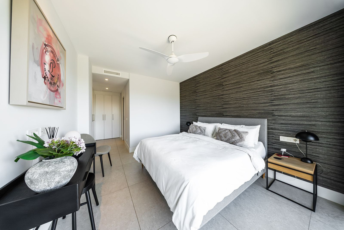 2 Bed Apartment for sale in La Quinta Costa Del Sol, Málaga, Spain