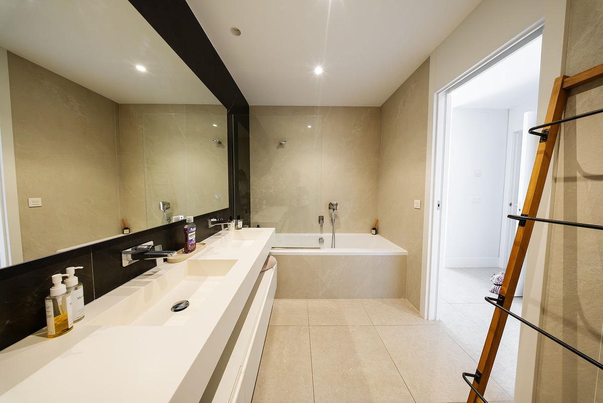 2 Bed Apartment for sale in La Quinta Costa Del Sol, Málaga, Spain