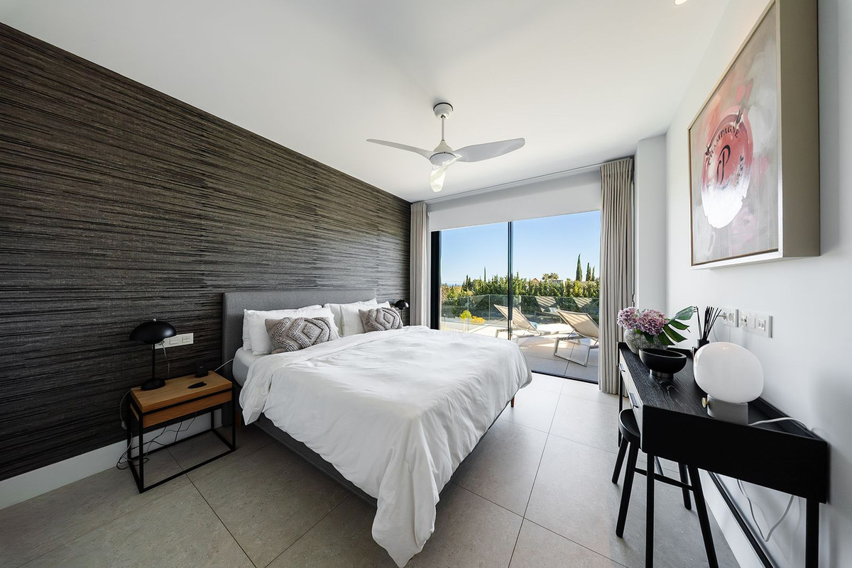 2 Bed Apartment for sale in La Quinta Costa Del Sol, Málaga, Spain