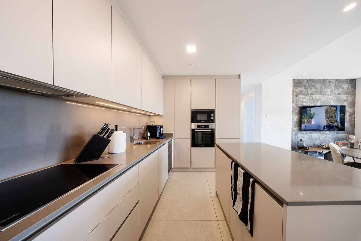 2 Bed Apartment for sale in La Quinta Costa Del Sol, Málaga, Spain