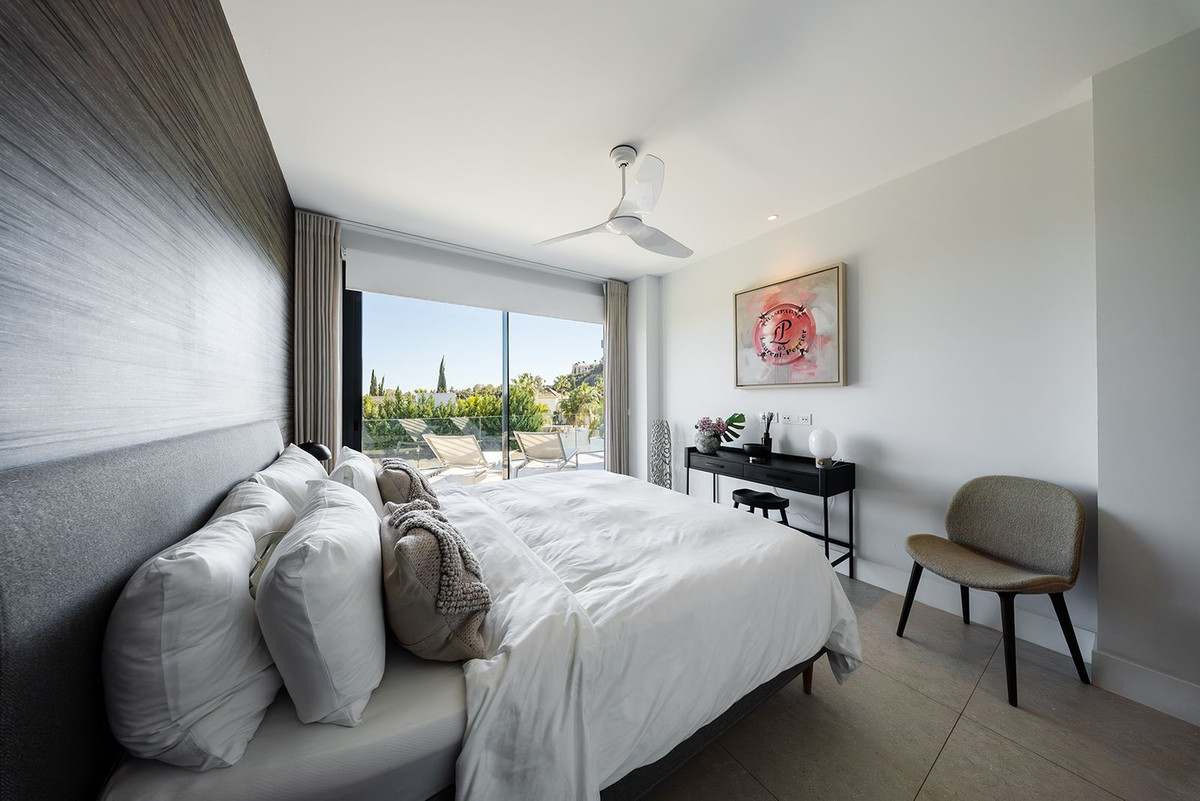 2 Bed Apartment for sale in La Quinta Costa Del Sol, Málaga, Spain