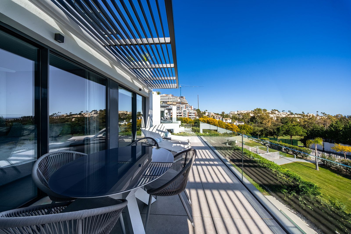 2 Bed Apartment for sale in La Quinta Costa Del Sol, Málaga, Spain