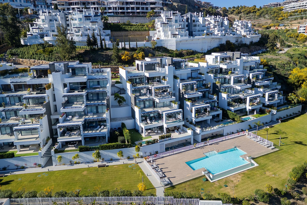 2 Bed Apartment for sale in La Quinta Costa Del Sol, Málaga, Spain