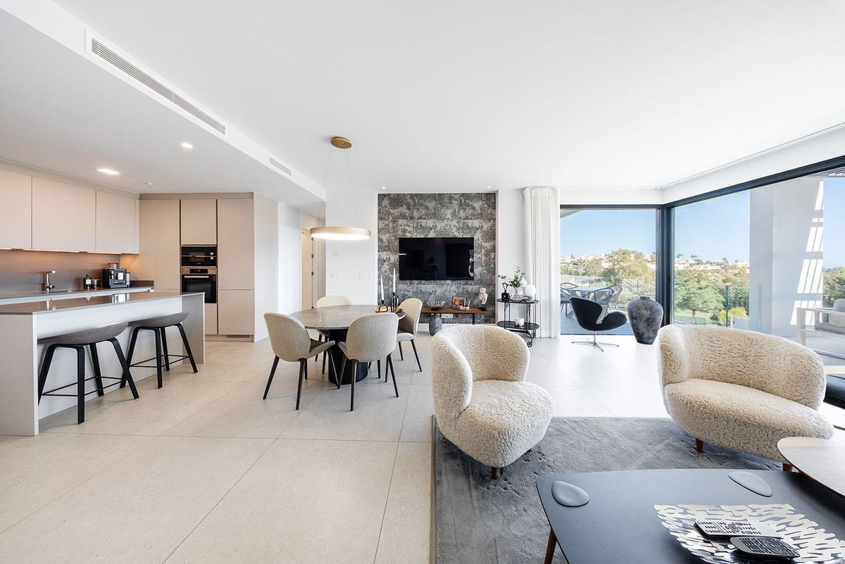 2 Bed Apartment for sale in La Quinta Costa Del Sol, Málaga, Spain
