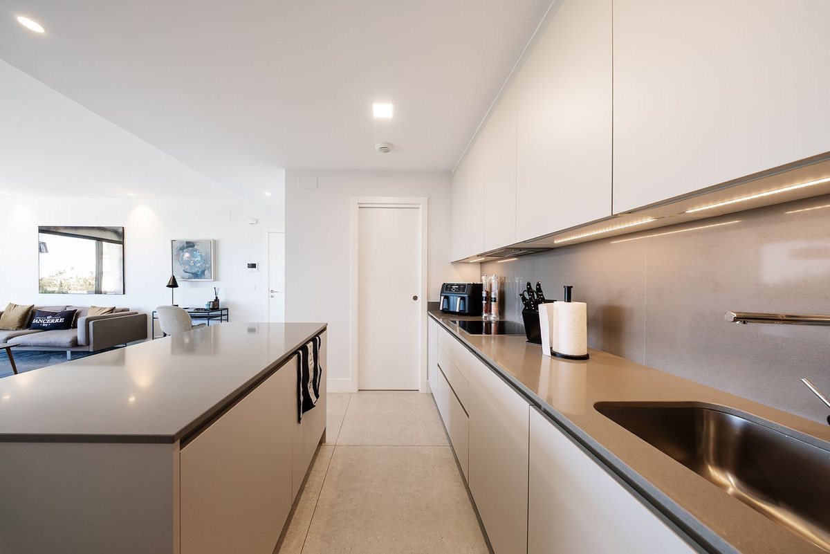 2 Bed Apartment for sale in La Quinta Costa Del Sol, Málaga, Spain