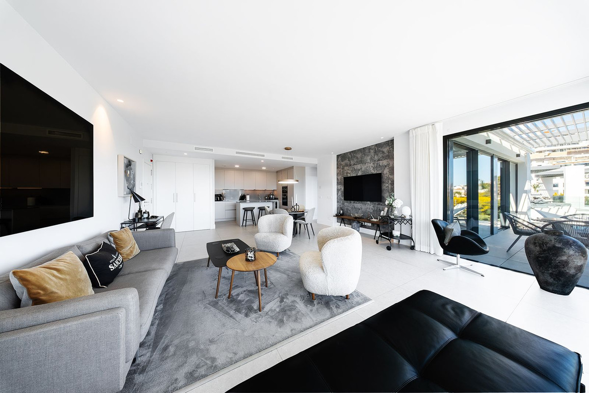 2 Bed Apartment for sale in La Quinta Costa Del Sol, Málaga, Spain