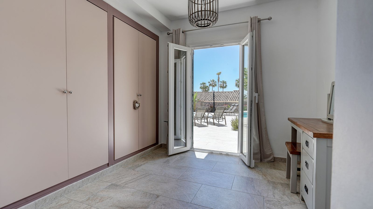 4 Bed Townhouse for sale in Calahonda Costa Del Sol, Málaga, Spain