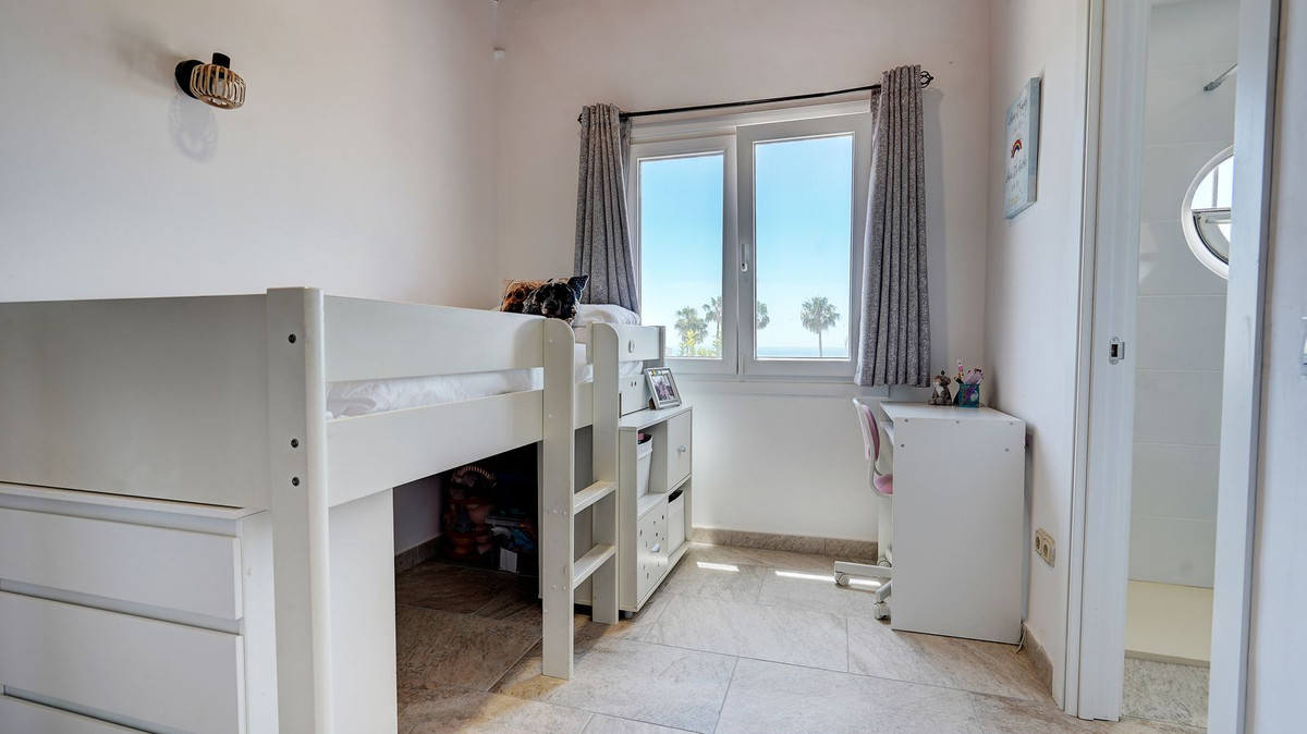 4 Bed Townhouse for sale in Calahonda Costa Del Sol, Málaga, Spain